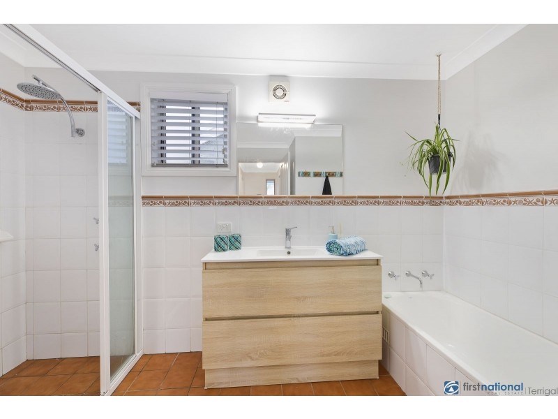 1/2 Renown Street, Wamberal NSW 2260