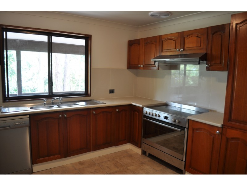 6 Table Top Road, North Avoca NSW 2260