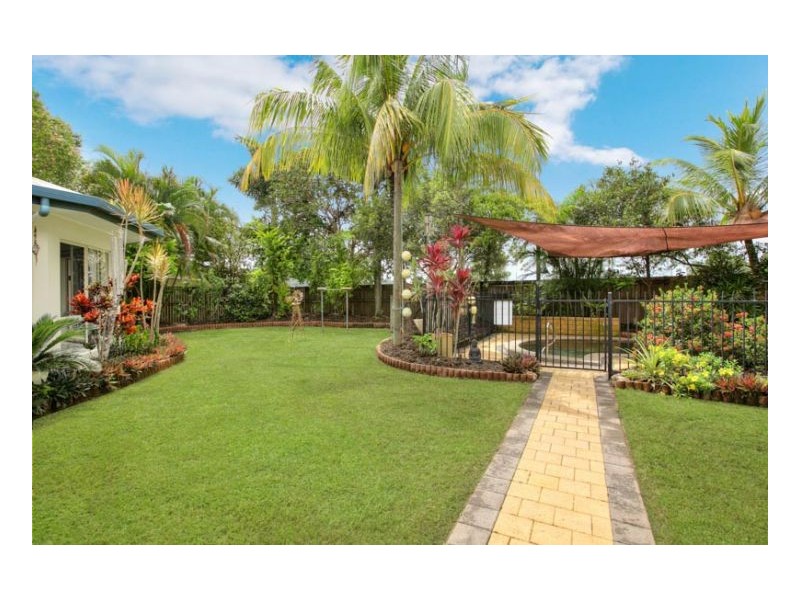 6 Warana Close, Kewarra Beach QLD 4879