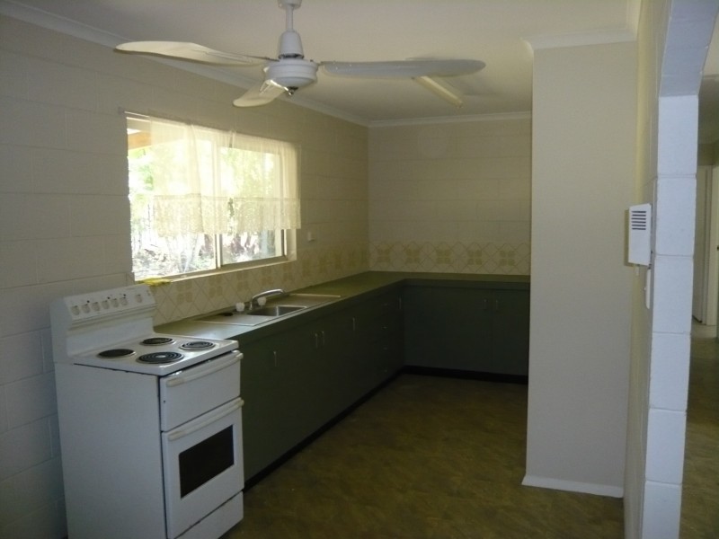 10 RUDDER ST, Clifton Beach QLD 4879