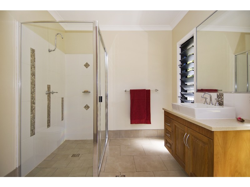 74 LEONARDS ACCESS, KEWARRA BEACH, Cairns QLD 4870