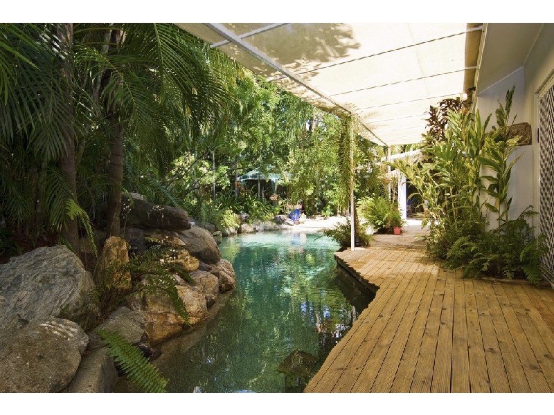 54 YULE AVE. CLIFTON BEACH, Cairns QLD 4870