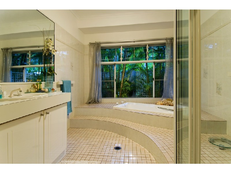 54 YULE AVE. CLIFTON BEACH, Cairns QLD 4870