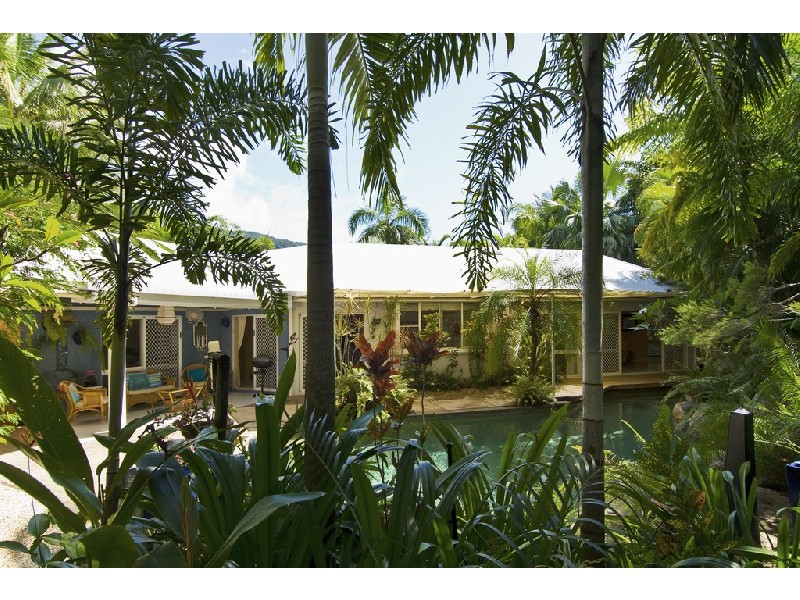 54 YULE AVE. CLIFTON BEACH, Cairns QLD 4870