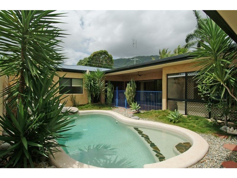 52 VEIVERS ROAD, Palm Cove QLD 4879