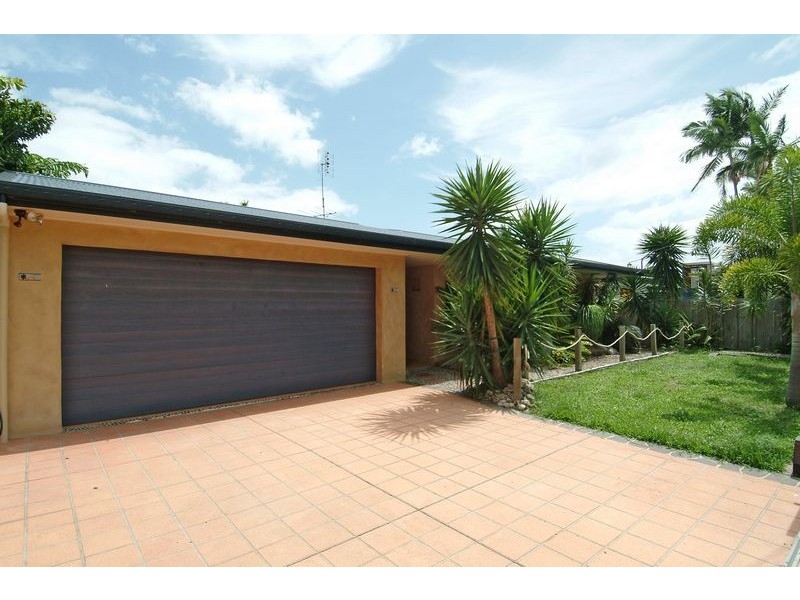 52 VEIVERS ROAD, Palm Cove QLD 4879