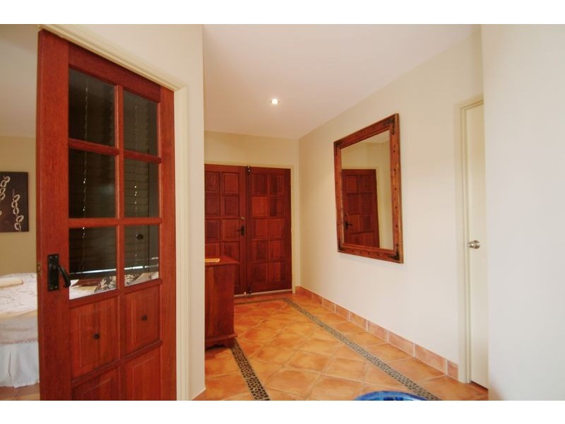 52 VEIVERS ROAD, Palm Cove QLD 4879