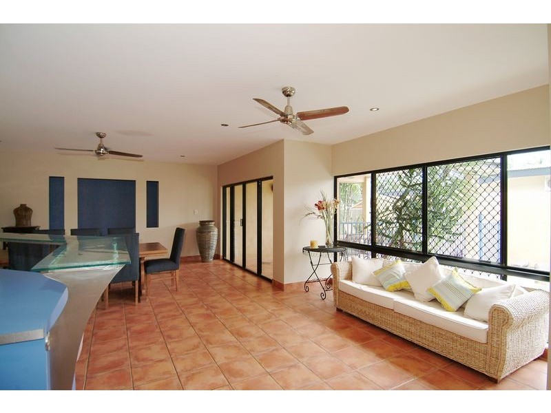 52 VEIVERS ROAD, Palm Cove QLD 4879