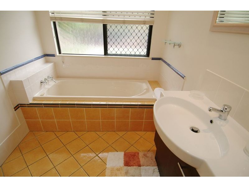 52 VEIVERS ROAD, Palm Cove QLD 4879