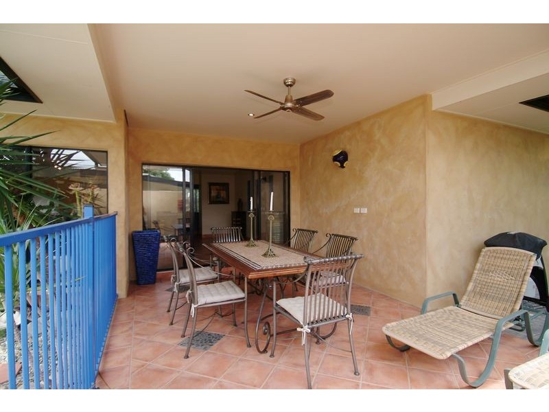 52 VEIVERS ROAD, Palm Cove QLD 4879