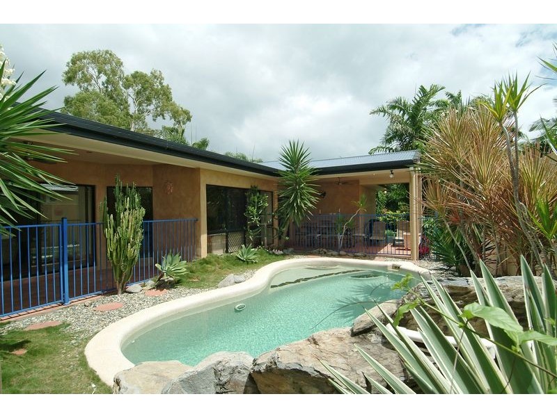 52 VEIVERS ROAD, Palm Cove QLD 4879