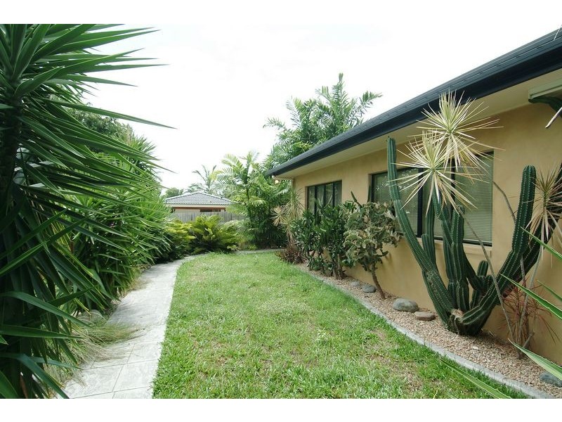 52 VEIVERS ROAD, Palm Cove QLD 4879