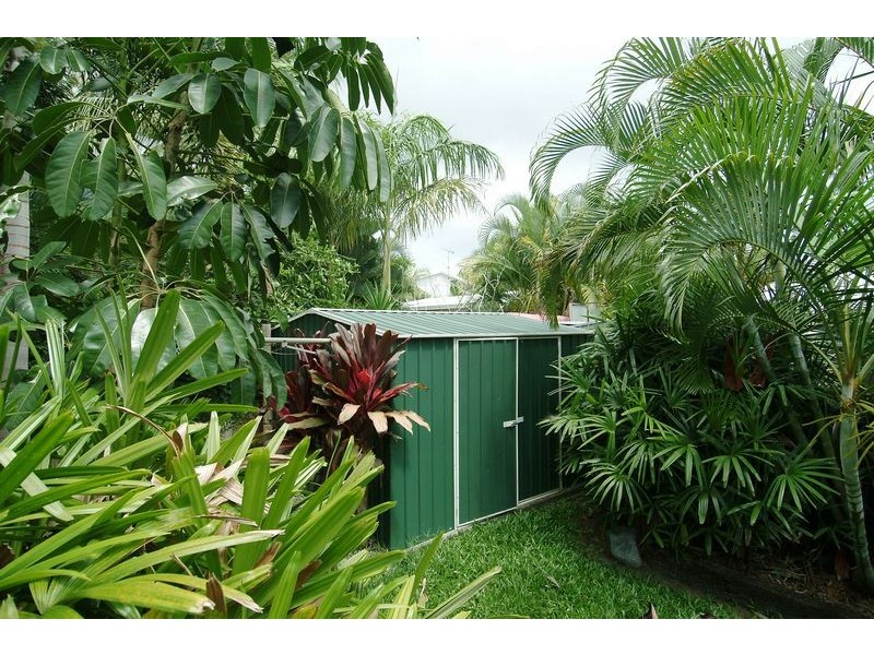 52 VEIVERS ROAD, Palm Cove QLD 4879