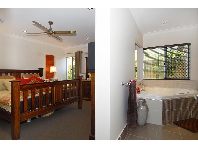 31 MULLER STREET,, Palm Cove QLD 4879