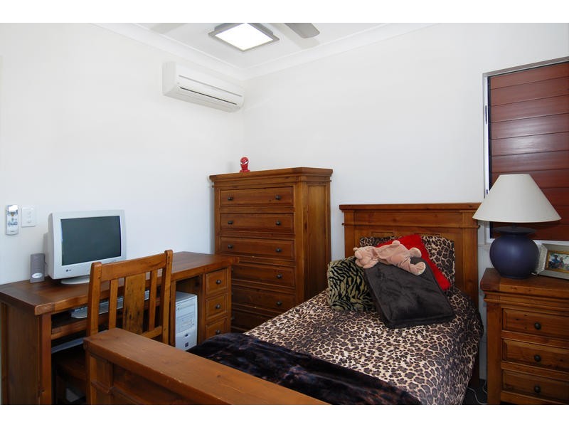 31 MULLER STREET,, Palm Cove QLD 4879