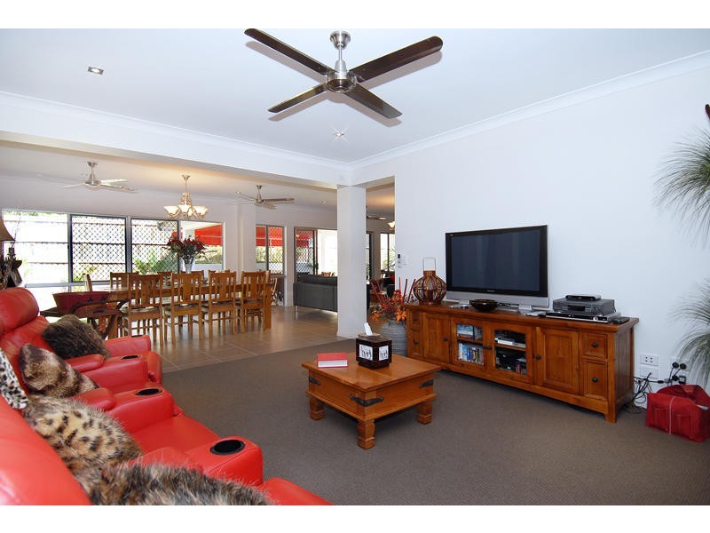 31 MULLER STREET,, Palm Cove QLD 4879