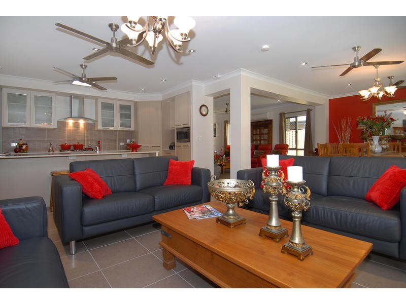 31 MULLER STREET,, Palm Cove QLD 4879