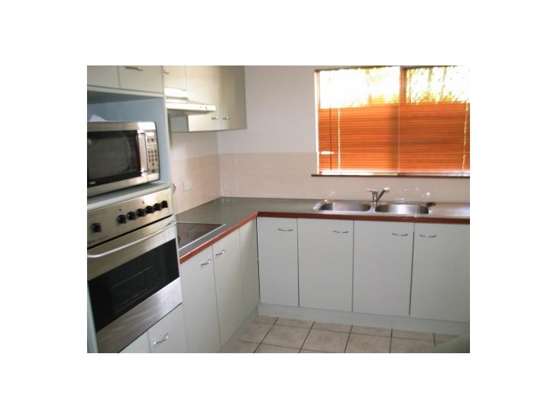 2/73 Cedar Road, Palm Cove QLD 4879