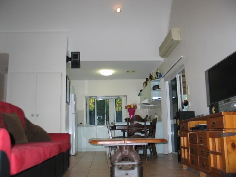 2 6 NESBIT ST, Whitfield QLD 4870