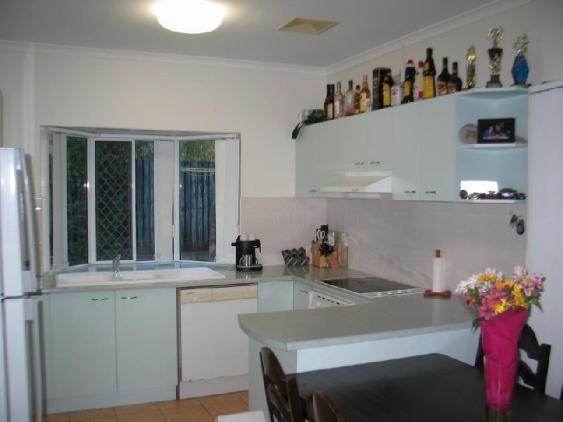 2 6 NESBIT ST, Whitfield QLD 4870