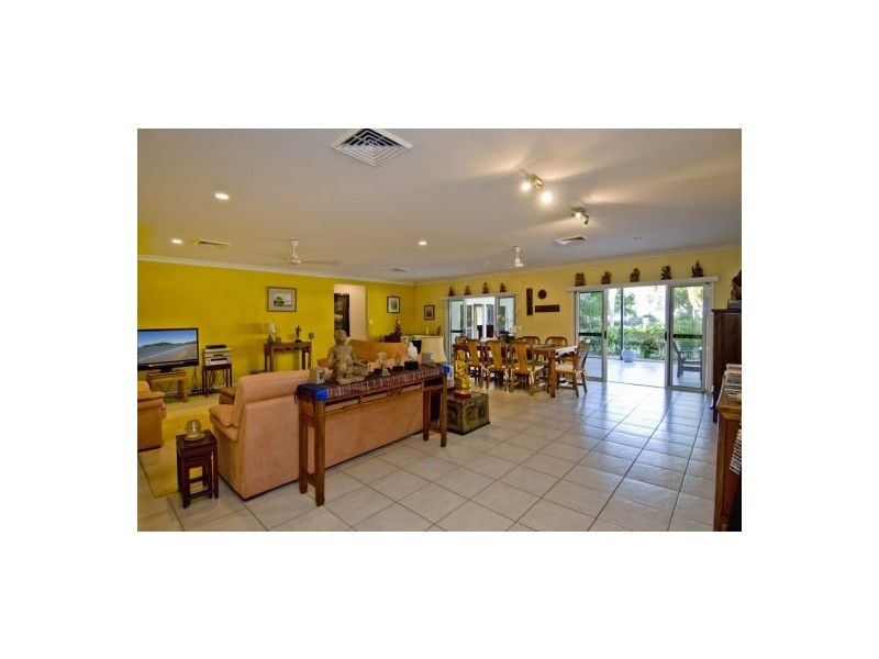 52 KEWARRA STREET, KEWARRA BEACH, Cairns QLD 4870