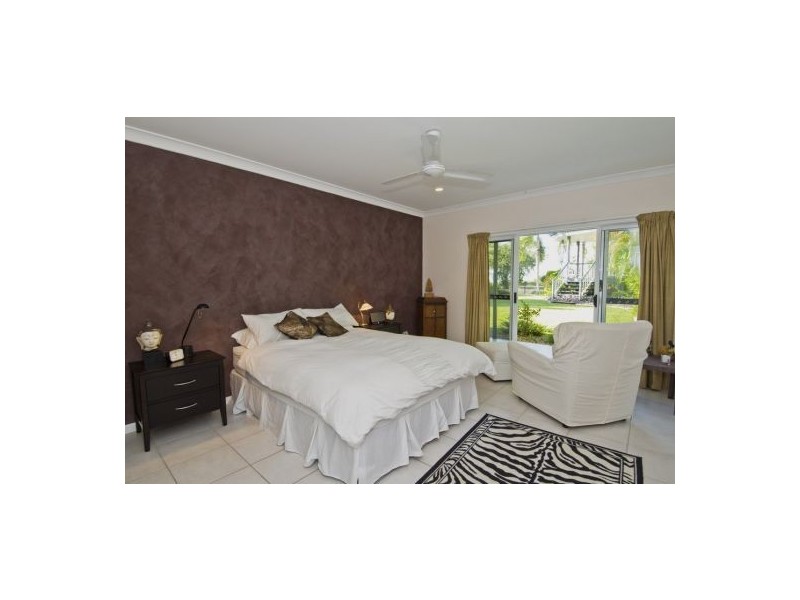 52 KEWARRA STREET, KEWARRA BEACH, Cairns QLD 4870