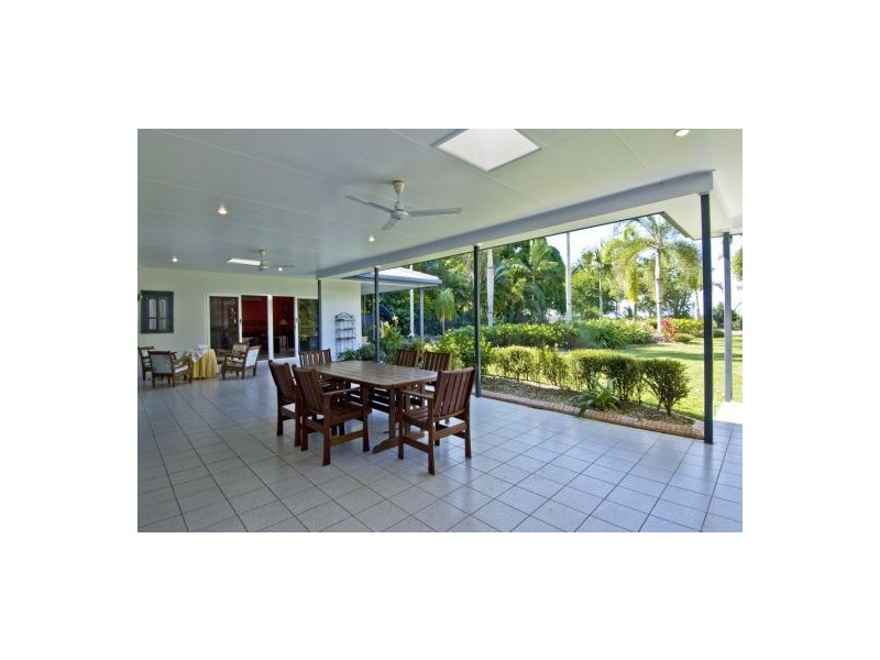 52 KEWARRA STREET, KEWARRA BEACH, Cairns QLD 4870