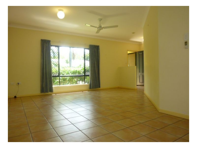 11 HELSDON CLOSE, Clifton Beach QLD 4879