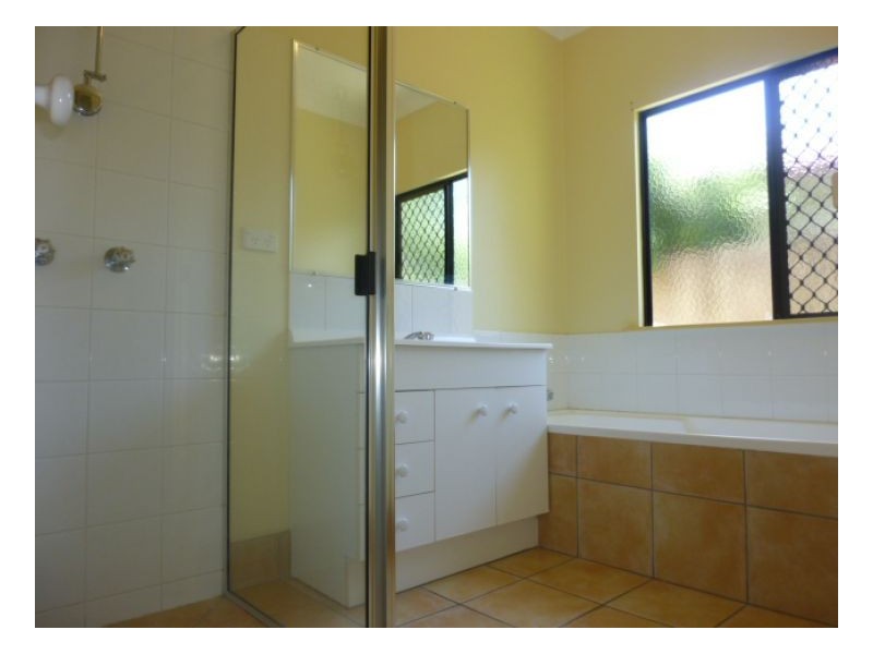 11 HELSDON CLOSE, Clifton Beach QLD 4879
