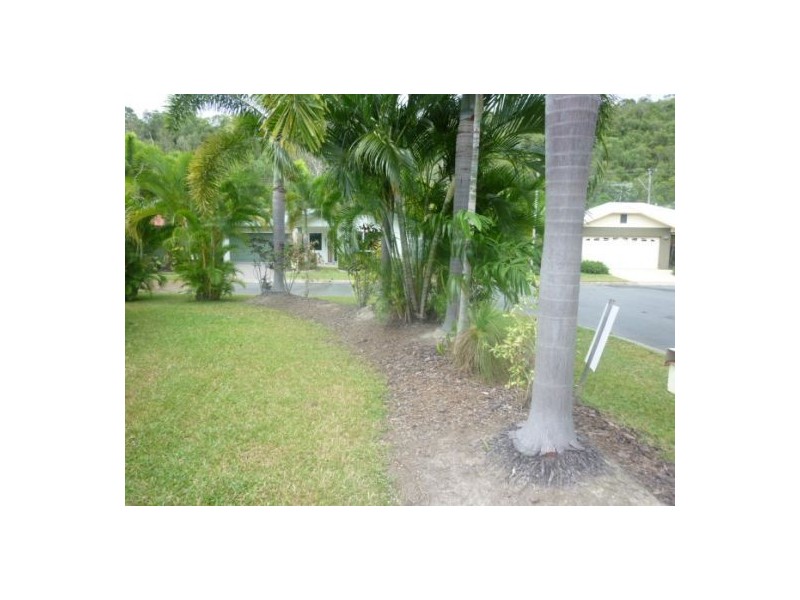 11 HELSDON CLOSE, Clifton Beach QLD 4879
