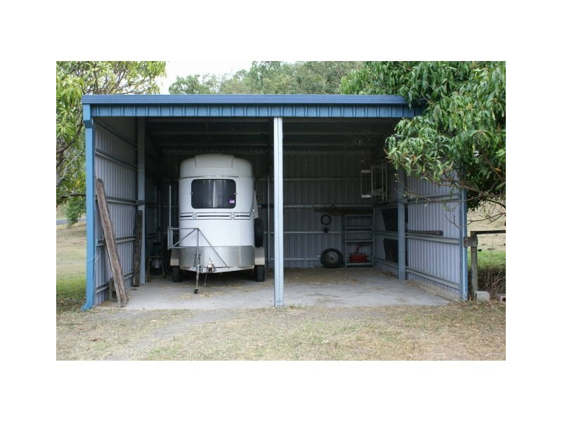 1 PETRICOLA STREET, Clifton Beach QLD 4879