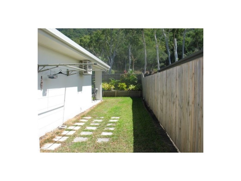 17 SECLUSION DR, Palm Cove QLD 4879