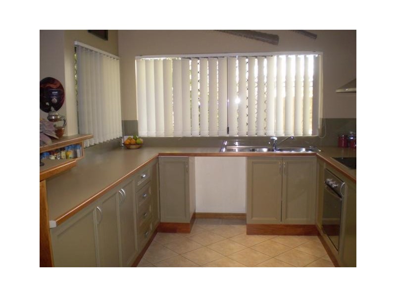 34 OLIVA STREET, Palm Cove QLD 4879