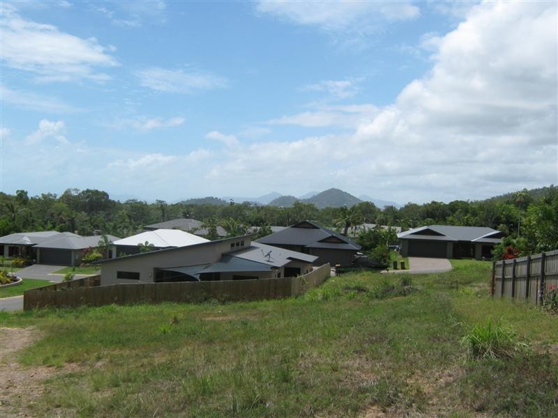 18 COCUS CRESCENT, Palm Cove QLD 4879