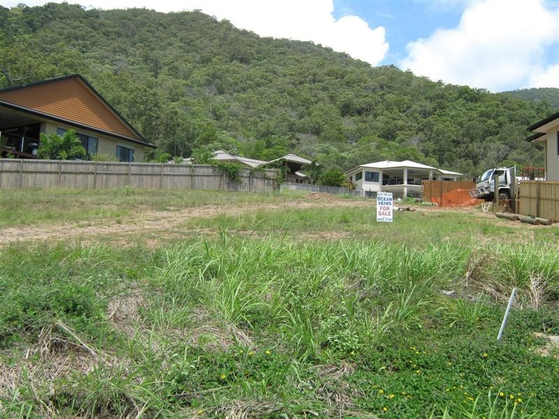 18 COCUS CRESCENT, Palm Cove QLD 4879