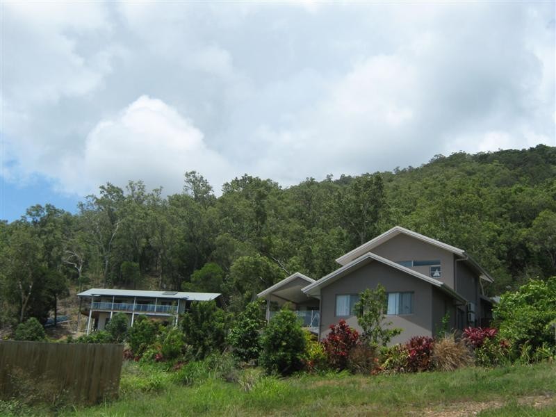 18 COCUS CRESCENT, Palm Cove QLD 4879