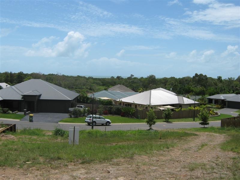 18 COCUS CRESCENT, Palm Cove QLD 4879
