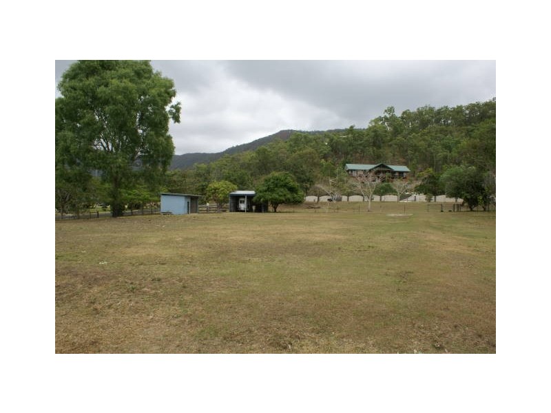 1 PETRICOLA  STREET, Clifton Beach QLD 4879