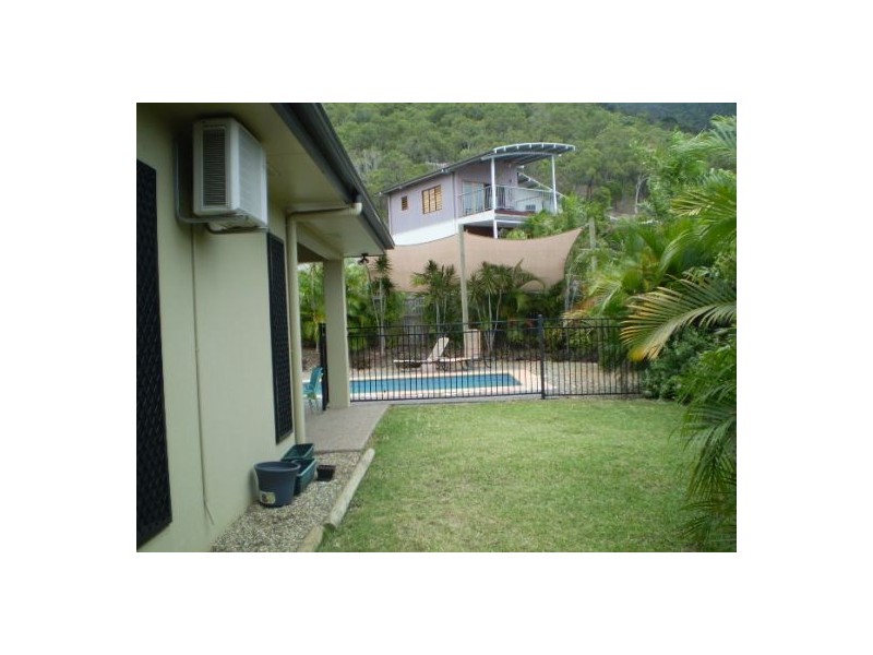 10 COCUS CRES, Palm Cove QLD 4879