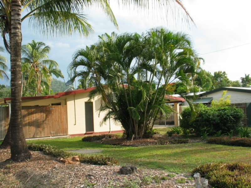 9 Connemara St, Trinity Beach QLD 4879