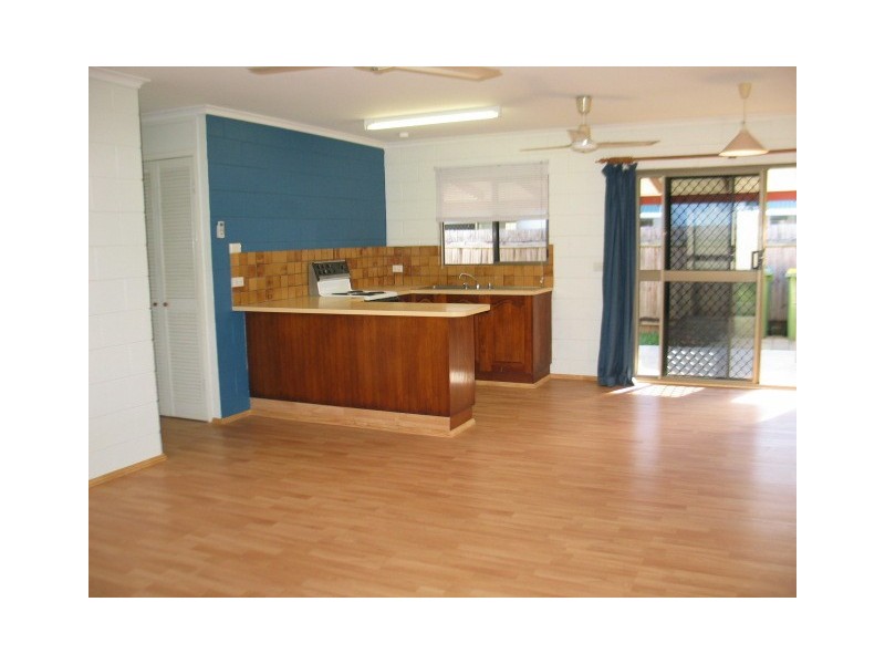 9 Connemara St, Trinity Beach QLD 4879