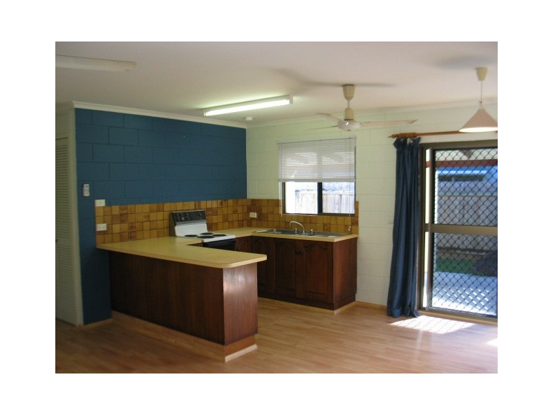 9 Connemara St, Trinity Beach QLD 4879