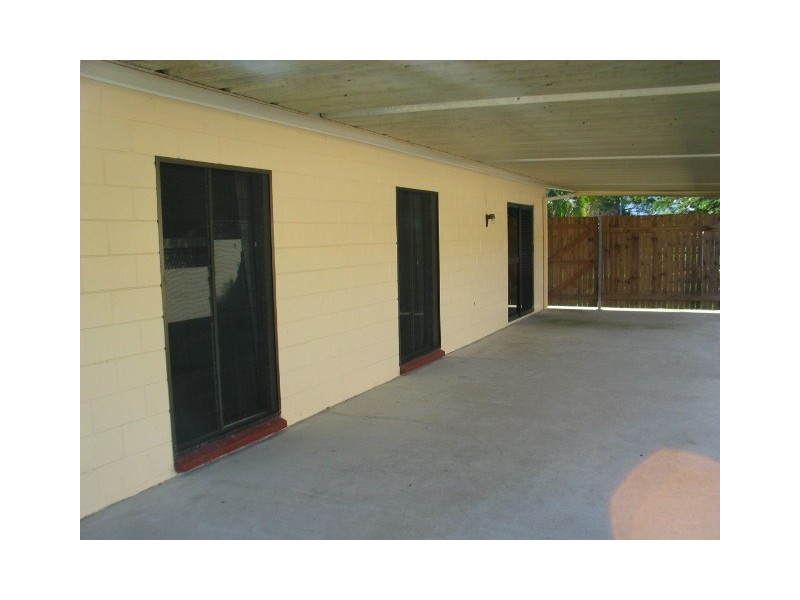 9 Connemara St, Trinity Beach QLD 4879