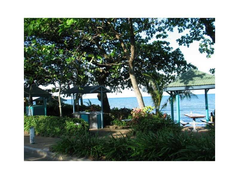 9 Connemara St, Trinity Beach QLD 4879