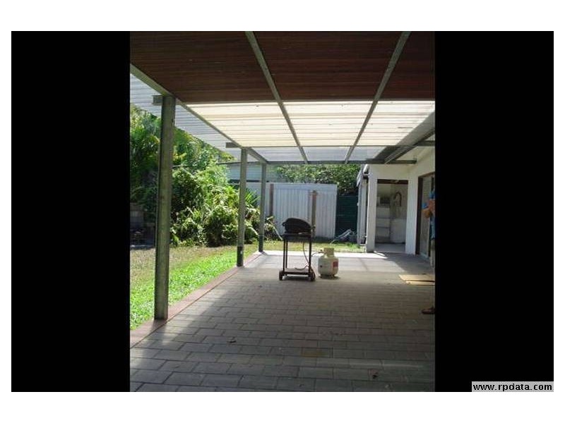 55 VEIVERS ROAD, Palm Cove QLD 4879