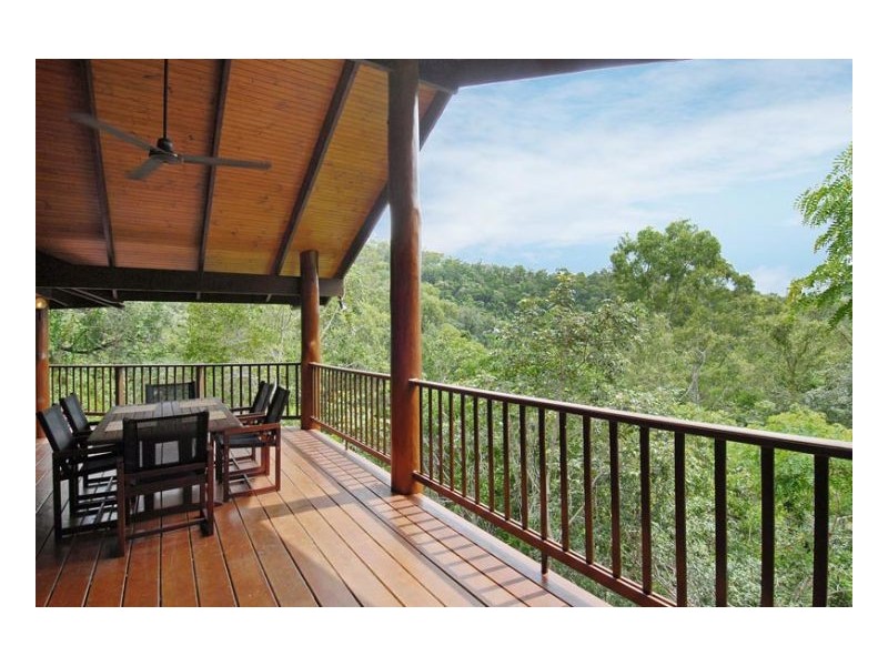 25-27 LARK CLOSE, CLIFTON BEACH, Cairns QLD 4870