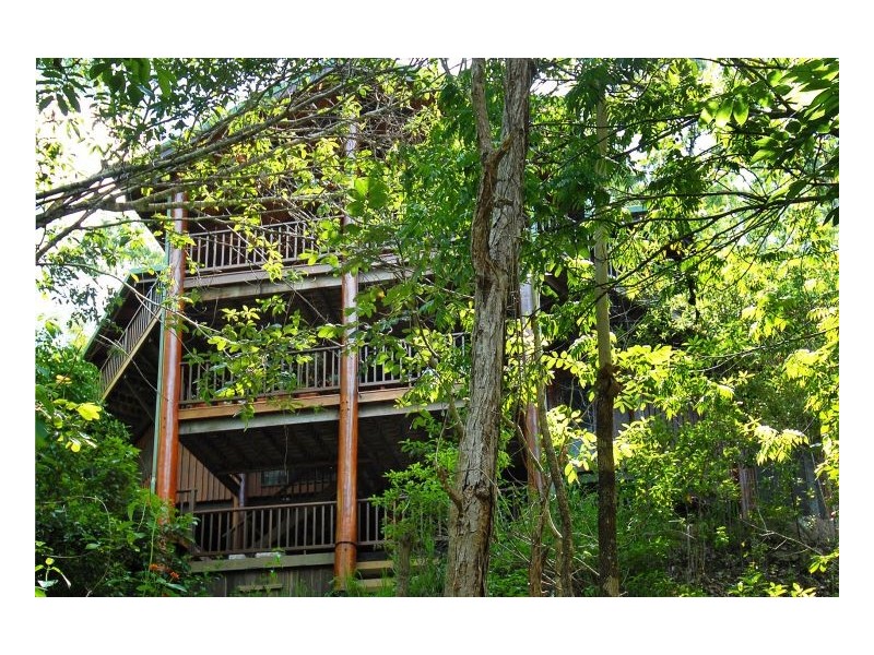 25-27 LARK CLOSE, CLIFTON BEACH, Cairns QLD 4870