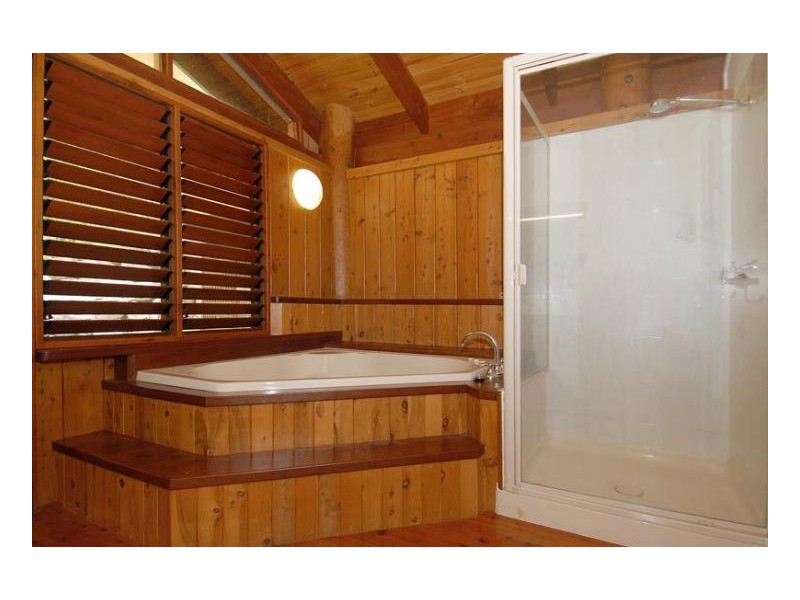 25-27 LARK CLOSE, CLIFTON BEACH, Cairns QLD 4870