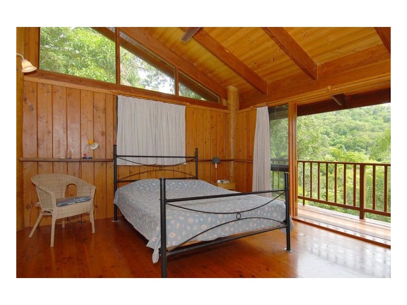 25-27 LARK CLOSE, CLIFTON BEACH, Cairns QLD 4870