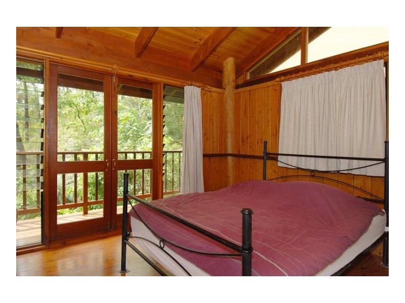 25-27 LARK CLOSE, CLIFTON BEACH, Cairns QLD 4870